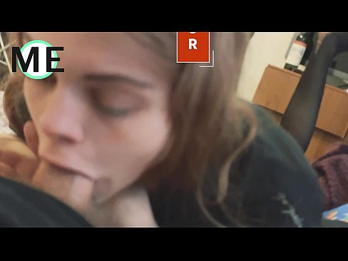 ❤️ Πούτσος στο λαιμό της, σκισμένο καλσόν και σκισμένα τακούνια Γαμημένο βίντεο ❤